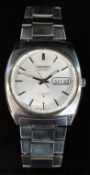 Seiko gentleman's automatic wristwatch with day and date aperture,