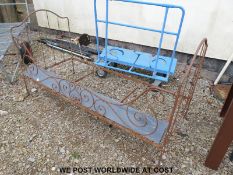 A metal outdoor / indoor day bed (length 187cm,