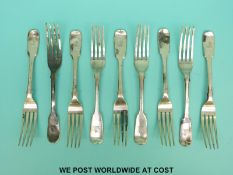 A set of nine William IV hallmarked silver fiddle pattern dinner forks,