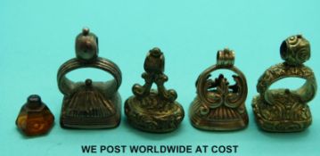 A white metal seal set with a bloodstone intaglio depicting a fox,