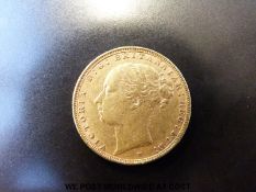 An 1886 Queen Victoria bun head gold full sovereign,