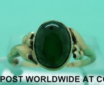 A 9ct gold ring set with an agate cabochon (size P)