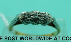 An 18ct gold ring set with three diamonds in a platinum setting (size L)