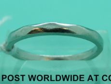 A platinum wedding ring with geometric design (4.