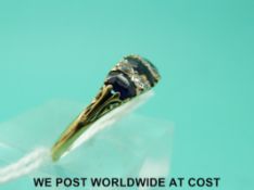 An 18ct gold ring set with sapphires and diamonds (size K)