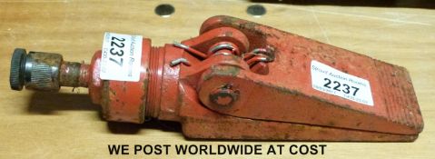 A 1/2 ton hydraulic splitter jaw