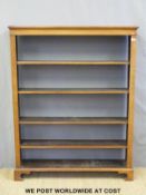 A 19thC mahogany bookcase with dogs tooth adjustable shelving (W121 x D27 x H153cm)