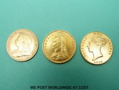 A cased 'Portraits of Queen Victoria' gold half sovereign three coin collection 1842,