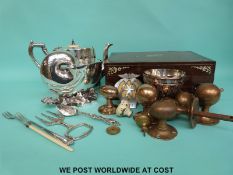 A quantity of silver plate to include nautilus shell spoon warmer, tea pot, loose cutlery,