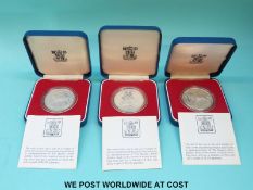 Three cased Royal Mint Silver Jubilee crowns with certificates, 28.