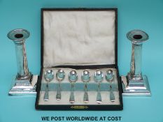 A cased set of six hallmarked silver teaspoons,