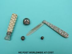 A William IV hallmarked silver fruit knife,