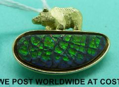 An 18ct gold pendant set with a section of ammolite with a gold bear to the top (6.