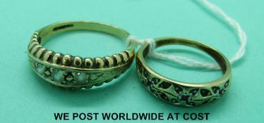Two 9ct gold rings, one set with garnets (6.
