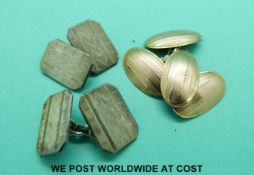 A pair of 9ct gold cufflinks (3.