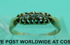 An 18ct gold ring set with five diamonds (Size L)