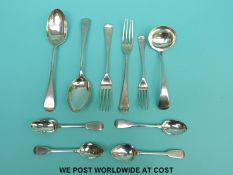 Six pieces of Victorian hallmarked silver cutlery, Sheffield 1900,