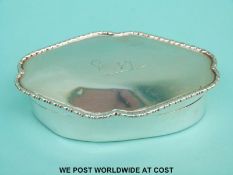 A George V hallmarked silver dressing table trinket box, Birmingham 1919 maker D.