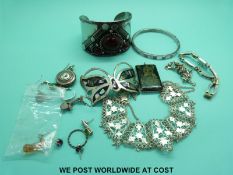 A collection of white metal and silver jewellery.