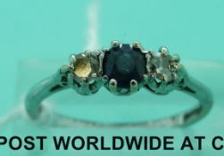 An 18ct white gold ring set with a sapphire and two diamonds (size M)