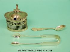An Edward VII hallmarked silver lidded mustard with blue glass liner,