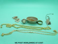 A 9ct gold necklace (5.