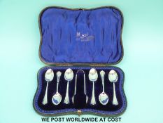A cased set of six Edwardian hallmarked silver teaspoons and tongs,