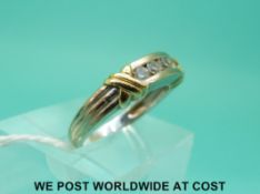 An 18ct bi-coloured gold ring set with five diamonds (size L)