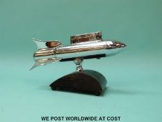 A vintage table lighter in the form of a rocket, length 15.