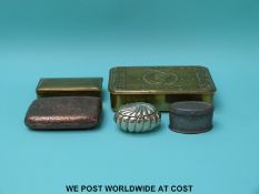 A Queen Mary 1914 cigarette or chocolate tin, together with four small metal boxes including snuff,