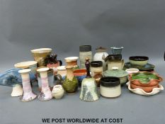 A quantity of studio pottery/ceramics to include Boscastle pottery, Mochaware etc.