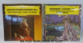 More than 90x LPs and box sets of mainly classical music.