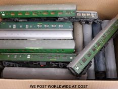 Forty-two Hornby and other 00 gauge Southern Rail carriages,