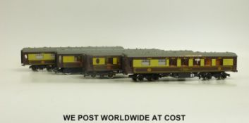 Wrenn 00 gauge four carriage Pullman coach pack.