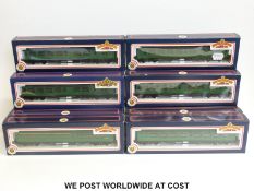 Fourteen Bachmann 00 gauge SR coaches,