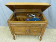 A floor standing gramophone mounted on four twist legs,