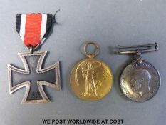 A pair of WWI medals awarded to 202801 PTE D.S.