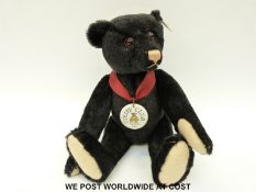 Steiff Original 1999/2000 Steiff Club edition Schwarz 35 1912 replica Teddy Bear with black mohair,