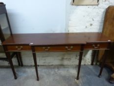 A 19th/20th century style breakfront hall table (W184 x D51 x H84cm)