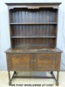 An oak dresser with plate rack above (W22 x D47 x H163cm)