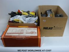 A collection of Hornby 00 gauge buildings and accessories, some in original boxes.