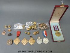 A quantity of military and naval buttons and insignia,