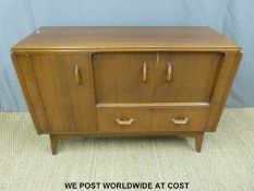 A retro G plan sideboard (W123 x D47 x H85cm)