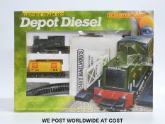 Hornby 00 gauge Depot Diesel train set R700,