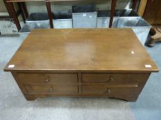 An oak coffee table with drawers (W112xD65xH46cm)