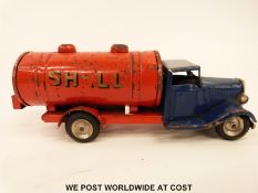 Tri-ang Minic tin plate clockwork Shell tanker with red and blue body and key