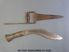 A horn handled kukri and a kanjar,
