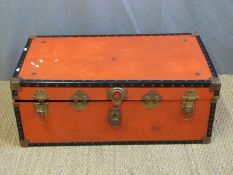 A red retro trunk,