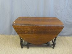 An oak drop leaf table (L103 x W50 x H72cm)
