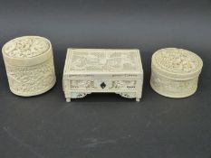 A very finely carved and pierced ivory casket c1900,